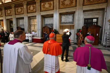 U privatnoj ceremoniji sahranili papu Franju