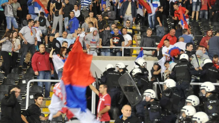Na utakmici Srbije i Albanije izbio skandal nad skandalima: Ovako je to izgledalo