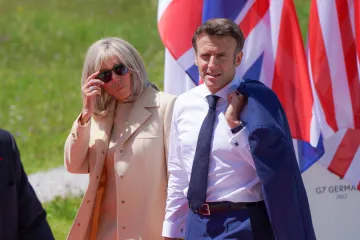 Macron je imao 15 kada se zaljubio u suprugu: Bila mu je profesorica kojoj je tada bilo 39