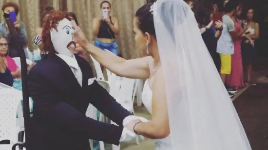 Raspada se brak žene koja se udala za krpenu lutku, preljub u ljubavni raj donio kraj