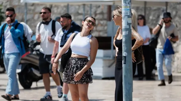Celzijusi gore i modro toplo more: Vrućina ne jenjava, a ovo su outfiti u Zadru