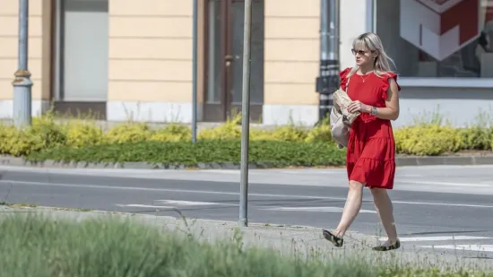 Karlovačka špica oživjela na suncu, a dama u crvenom nije prošla nezapaženo