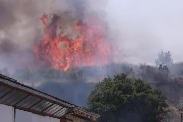 Požar kod Omiša pod nadzorom vatrogasaca, mještani vidjeli tko ga je podmetnuo?